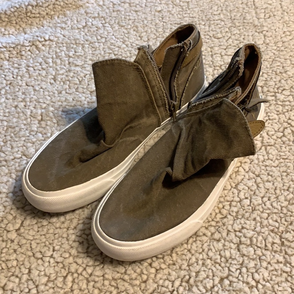 Blowfish Booties - image 3